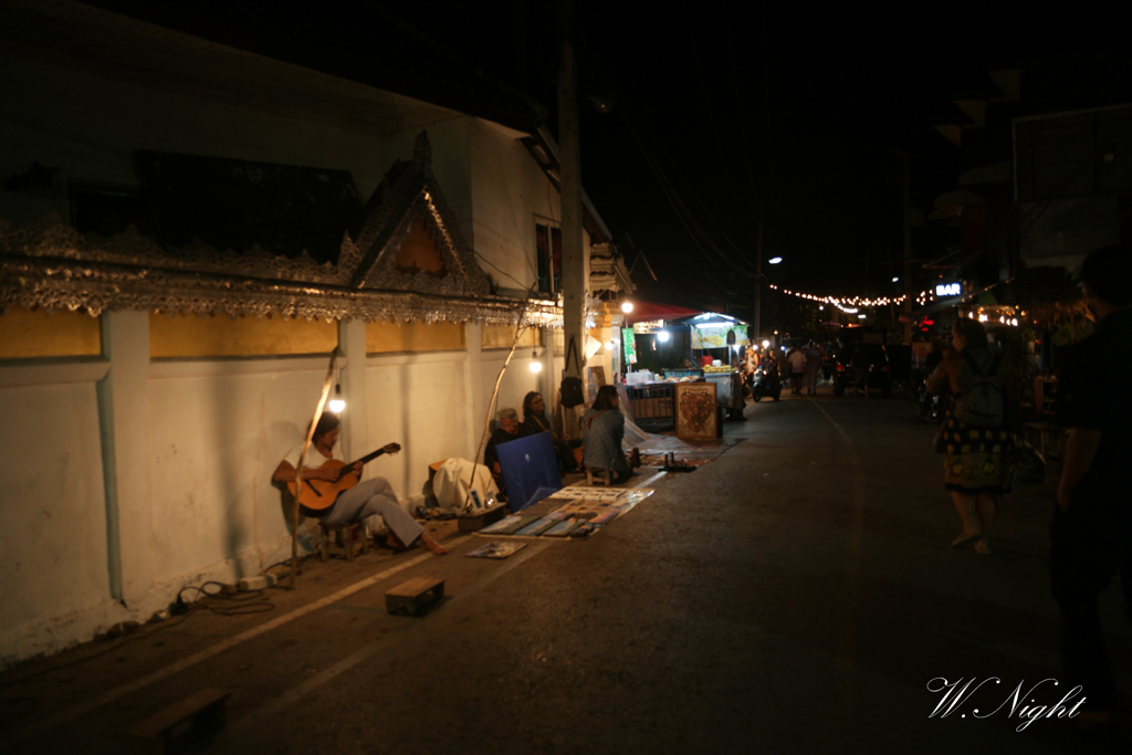 北部の小さな町　パーイの夜