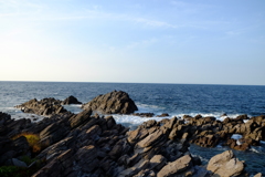 切り立つ岩