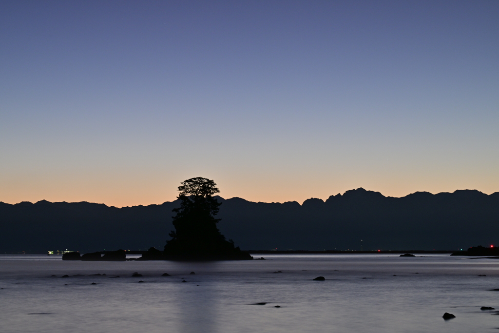 雨晴夜明け前の静寂