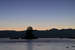 雨晴夜明け前の静寂