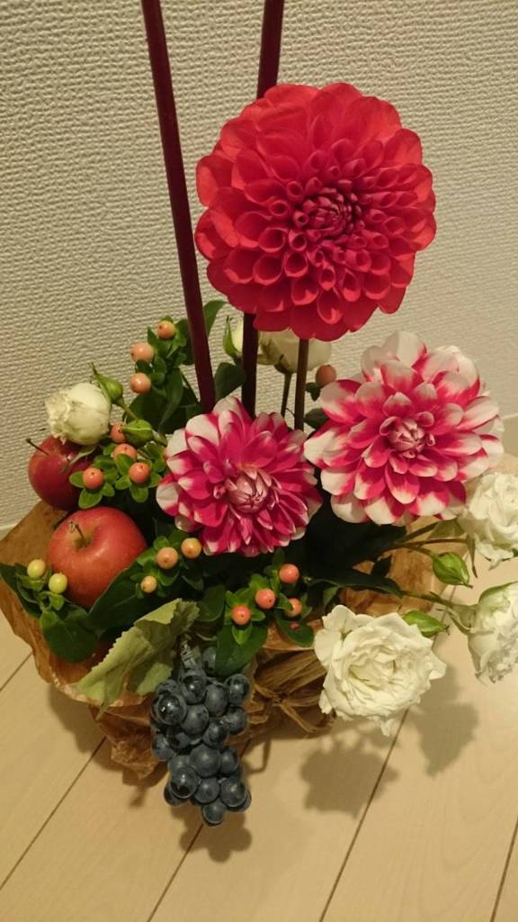 ダリアとフルーツ