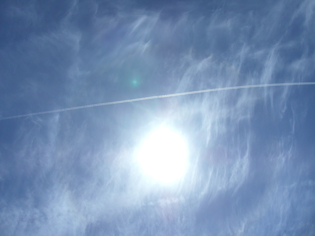 飛行機雲～と太陽