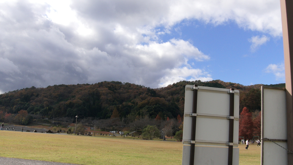 看板が見ている。