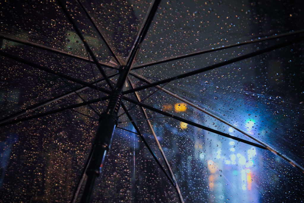 雨降る夜の街１