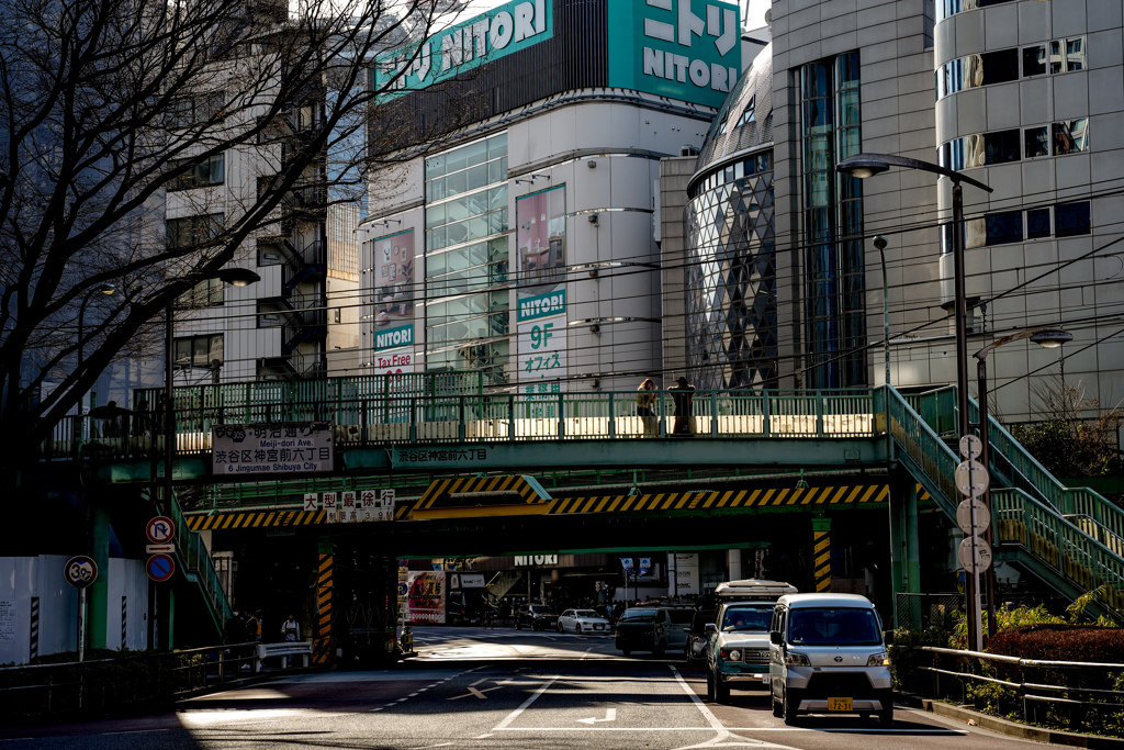 歩道橋の二人