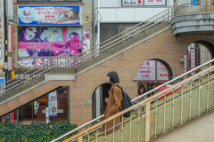 長崎駅前、路面電車の停留所への歩道橋