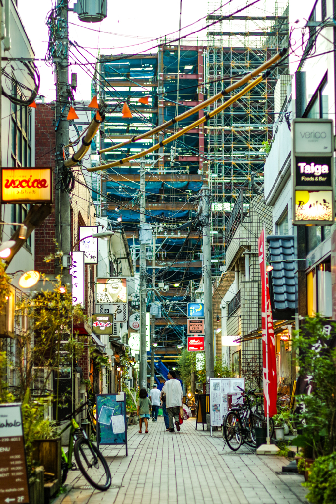 建設中
