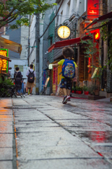 跳ねる