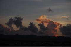 雲のむこうに