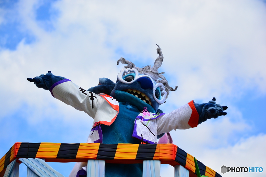大空に手を
