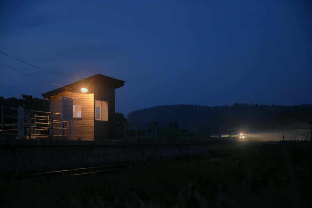 夏夜の駅