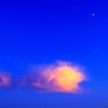 青空と雲と月
