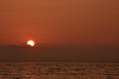 赤く染まる夕日