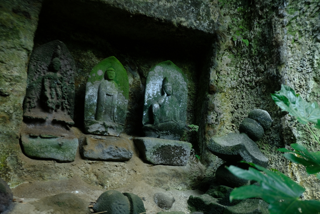 扇が谷切通しの三尊