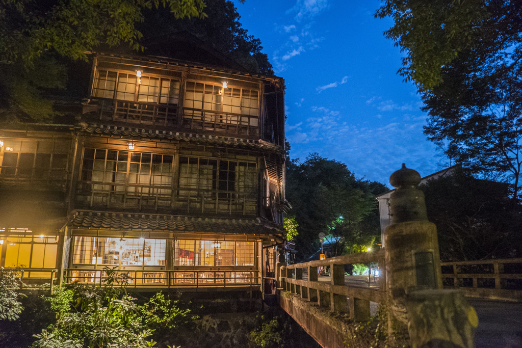 箕面滝道一の橋の夜