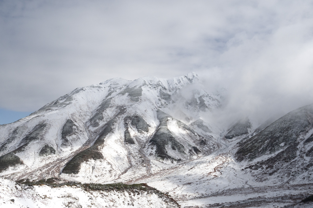 雪化粧を済ませた別山