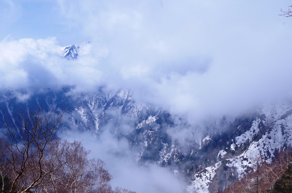 雲湧く常念岳