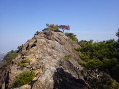 小さな岩峰