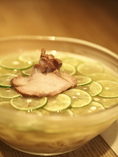 凛とした限定麺