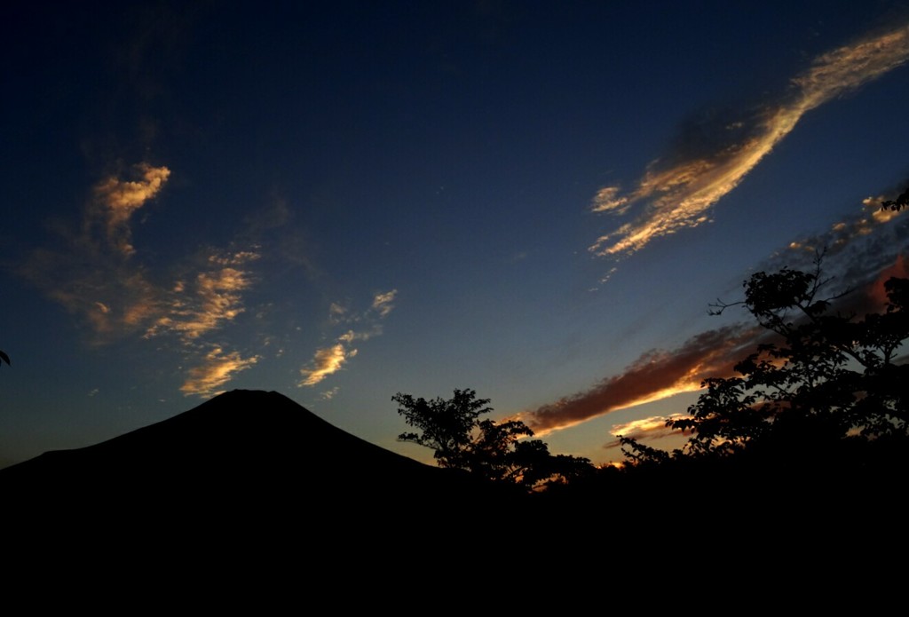 夕暮れの富士山
