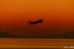 瀬戸の夕暮れに発つ