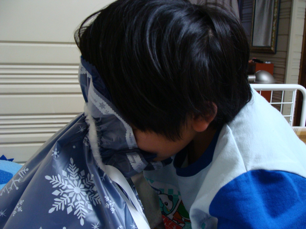 そして、思わず袋に顔を突っ込んだ息子♡　 -2010年の冬のこと-