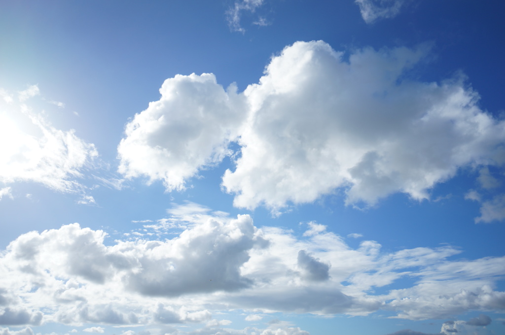 夏空と白い雲