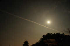 真夜中の飛行機雲