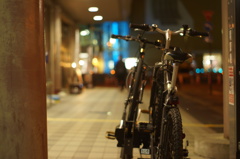 静かな夜の駐輪所