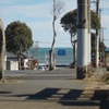 海が望める坂の上から