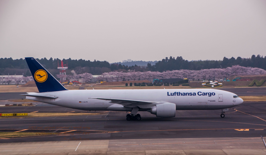 ルフトカーゴ　B-777