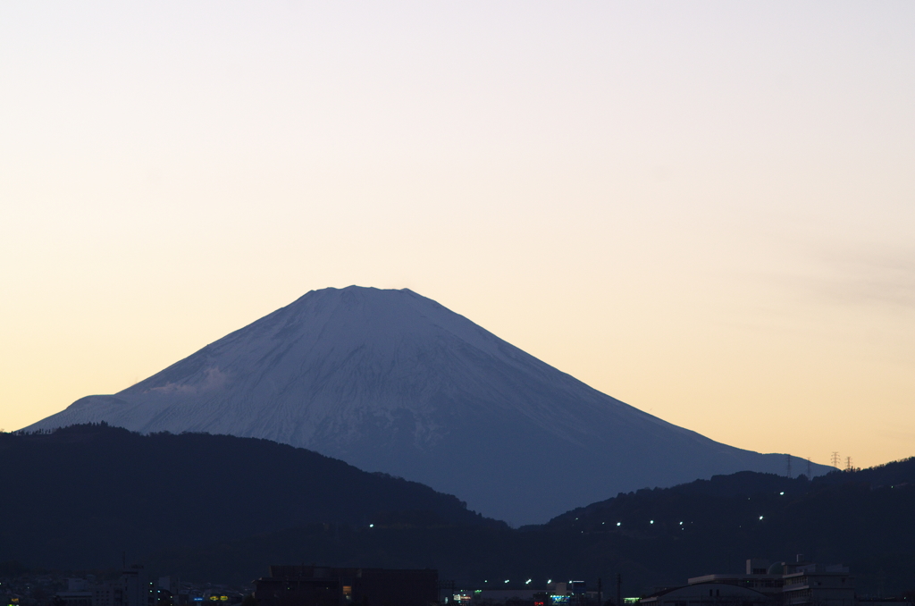 赤く染まる富士