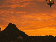 プロメテウス火山と夕焼け