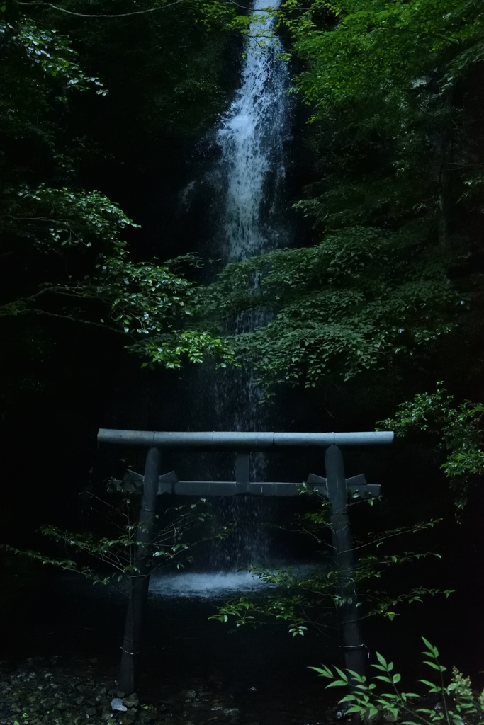 神域の滝