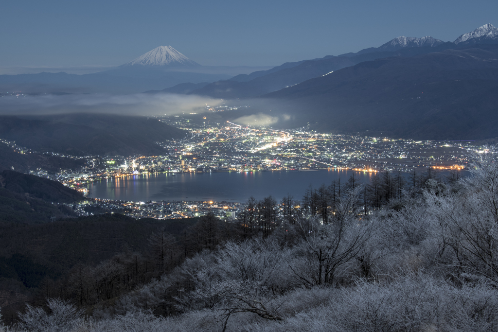 霧氷の夜景色