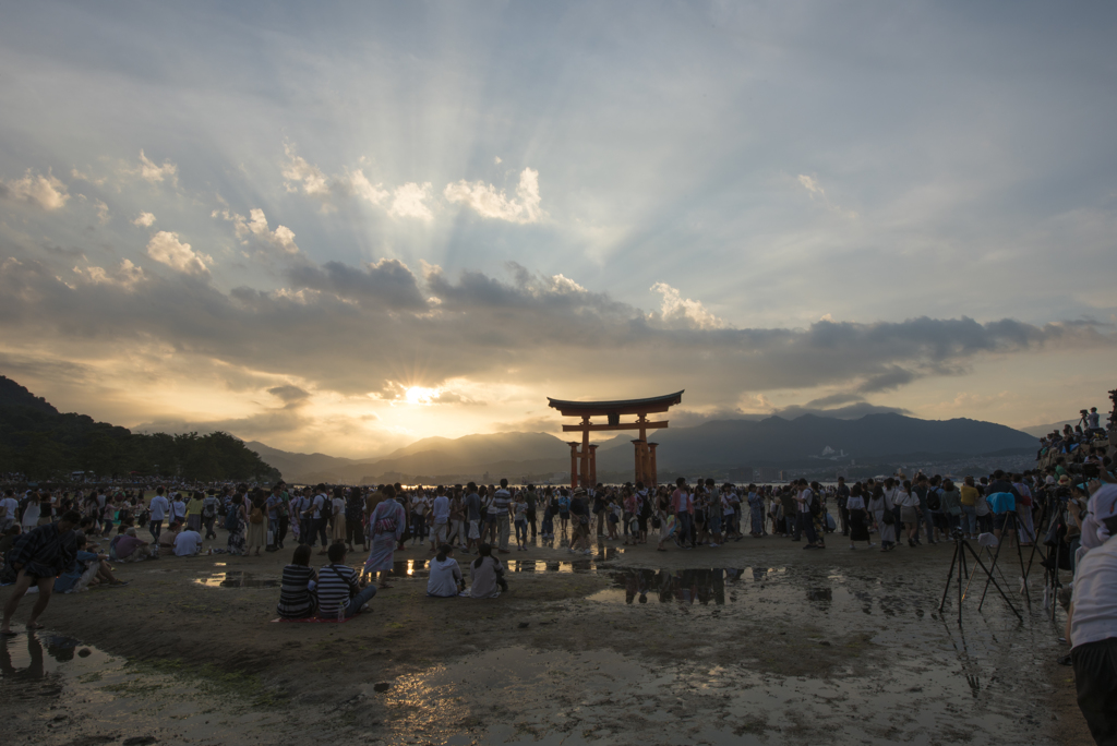 厳島の光芒