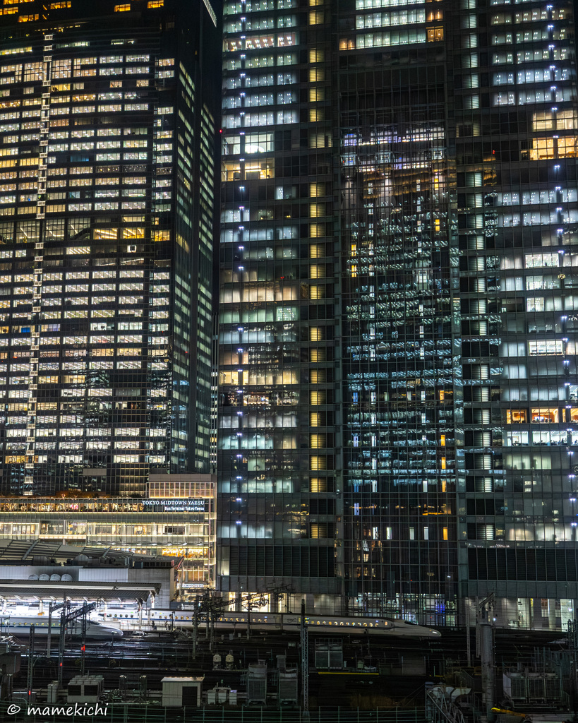 詳しくないと何の事か分からんじゃろうけどJ0編成止まってます。