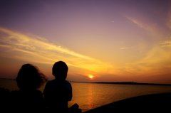 夕日を見つめて