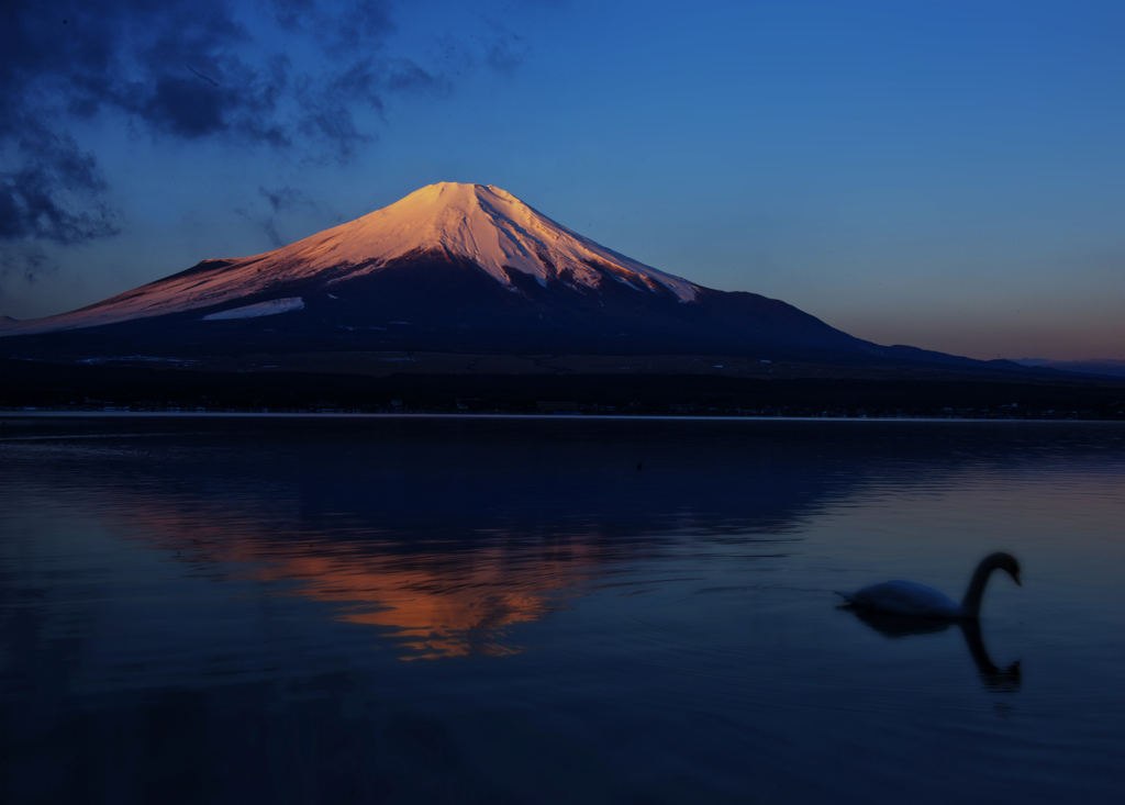 紅色に染まる富士