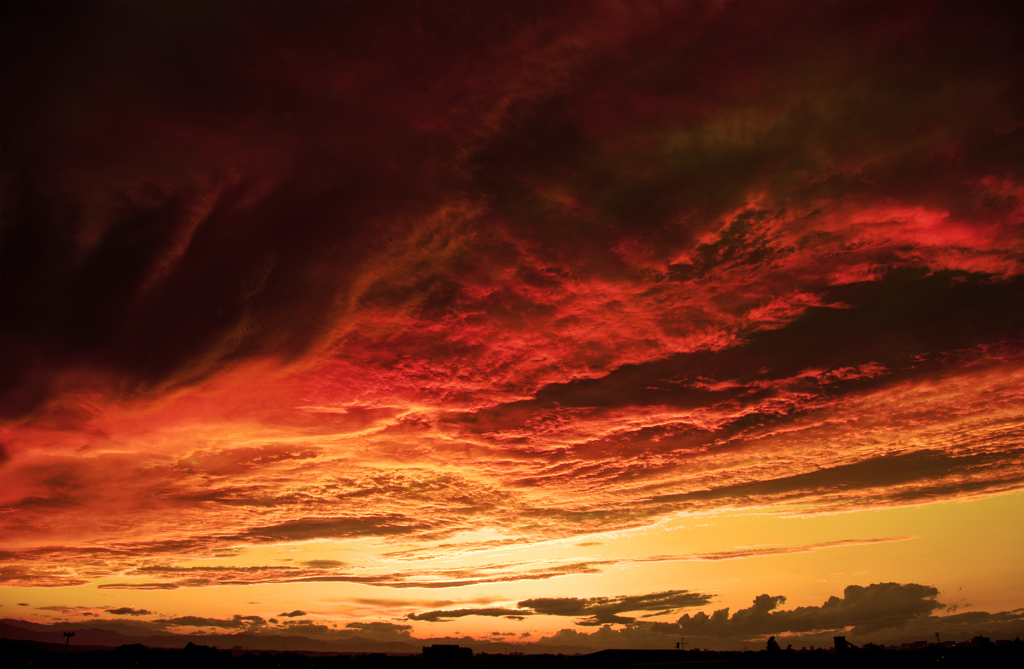 自宅より劇的な夕焼け