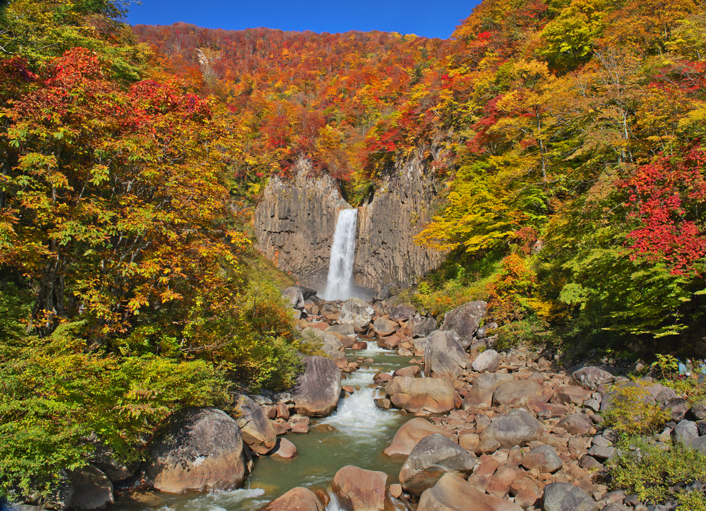 苗名滝紅葉