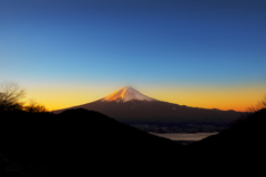 聡明な富士の朝焼け