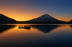 精進湖の朝焼け