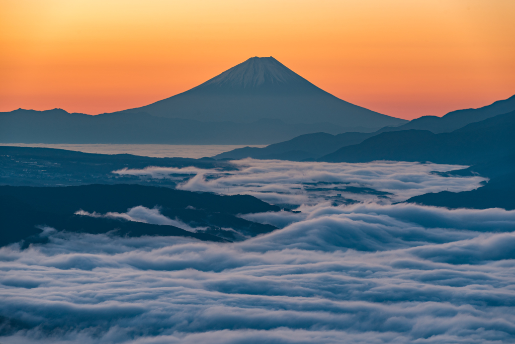 暁に浮かぶ