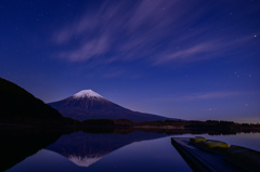 未明の湖畔にて