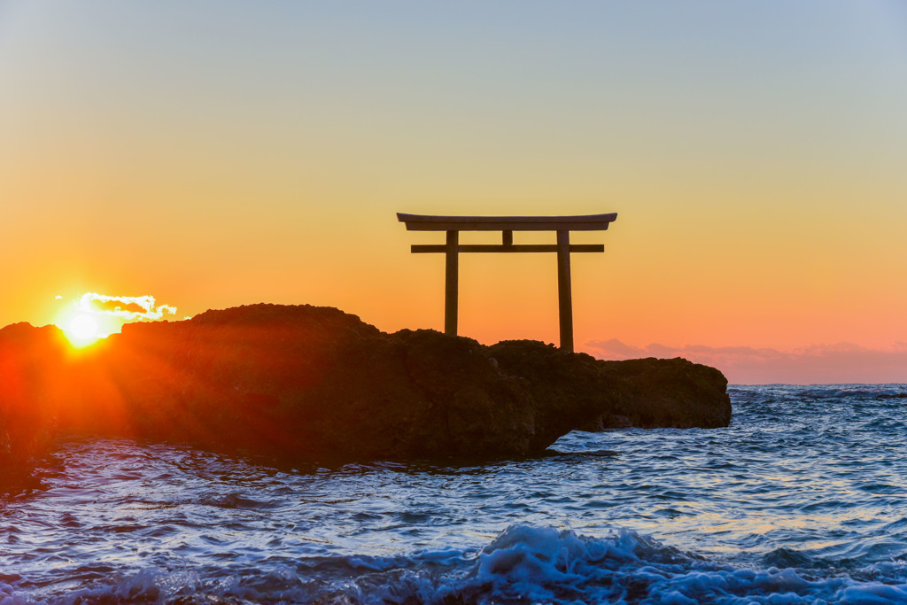 大海原からの幕開け