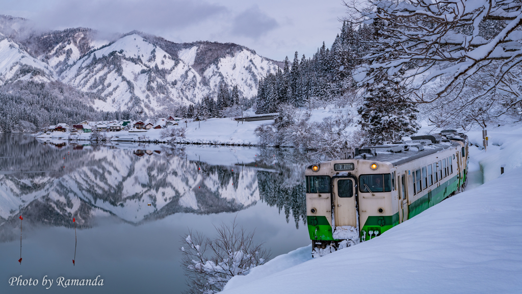 警笛を包む雪景色