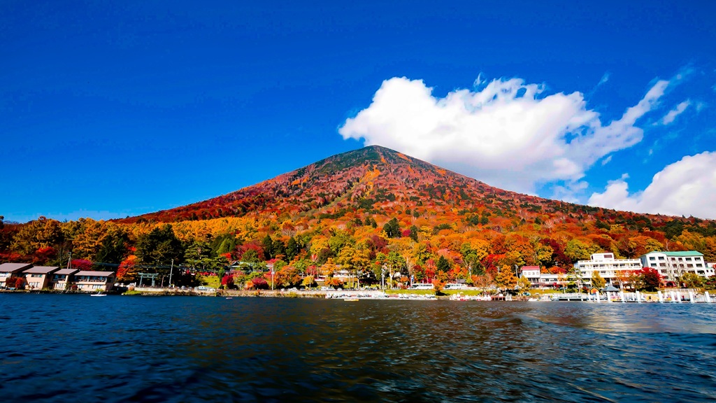 男体山