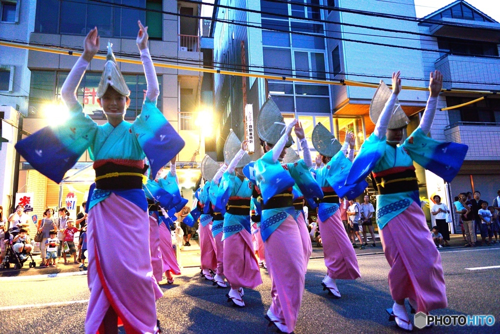 街中阿波踊り。