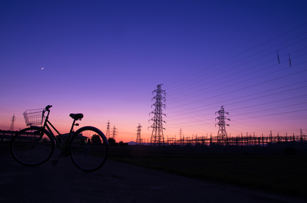 自転車と鉄塔